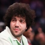 Ο Benny Blanco έχει γράψει τόσες επιτυχίες που δεν τις θυμάται: «Κάνω Shazam τα δικά μου τραγούδια»