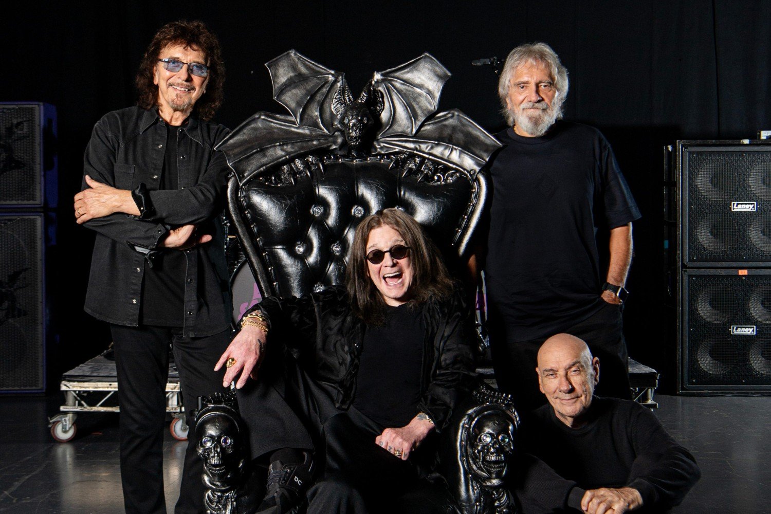 Οι Black Sabbath κυκλοφορούν το πρώτο επίσημο βιβλίο τους – Ο Ozzy Osbourne είχε προλάβει να το υπογράψει