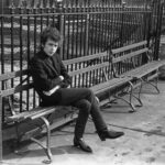 «How Many Roads»: Ένα ταξίδι στα χρόνια που ο Bob Dylan άλλαξε τον κόσμο από το Greenwich Village