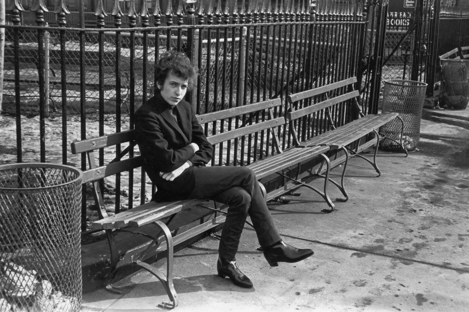 «How Many Roads»: Ένα ταξίδι στα χρόνια που ο Bob Dylan άλλαξε τον κόσμο από το Greenwich Village