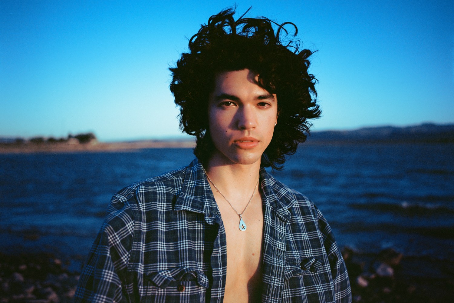 Conan Gray: Το «Vodka Cranberry» ρίχνει αυλαία σε έναν έρωτα που ματώνει