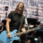 Dave Grohl: Ο στίχος των Foo Fighters που θεωρεί «απίστευτα ανόητο» και η στιγμή που ο David Bowie τον αποστόμωσε
