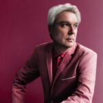 David Byrne: Το «Who Is The Sky?» αλλάζει μορφή και ξαναγράφει τους κανόνες των άλμπουμ