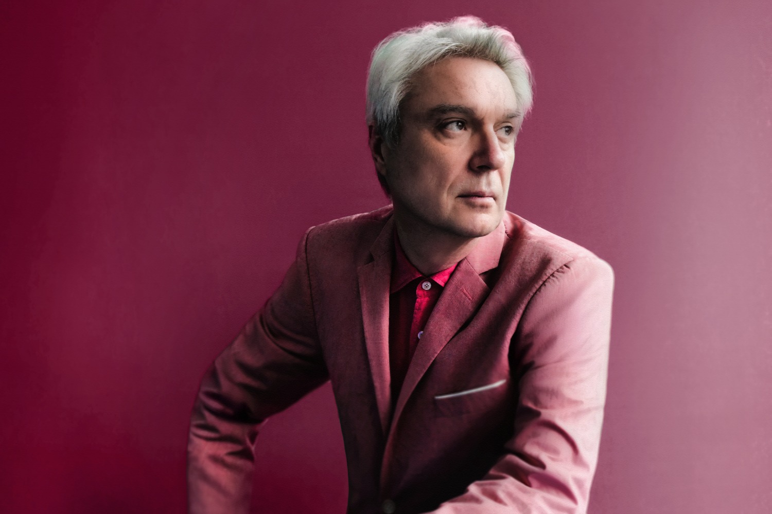 David Byrne: Το «Who Is The Sky?» αλλάζει μορφή και ξαναγράφει τους κανόνες των άλμπουμ