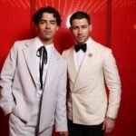 «Κάτι πηγαίνει λάθος»: Ο Nick Jonas θυμάται τη στιγμή που η παρέμβαση του Joe Jonas οδήγησε στη διάγνωση που του άλλαξε τη ζωή