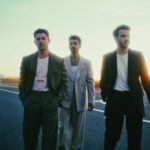 Jonas Brothers: Νοσταλγική επιστροφή στις ρίζες τους με το νέο single «Listen When Sad»