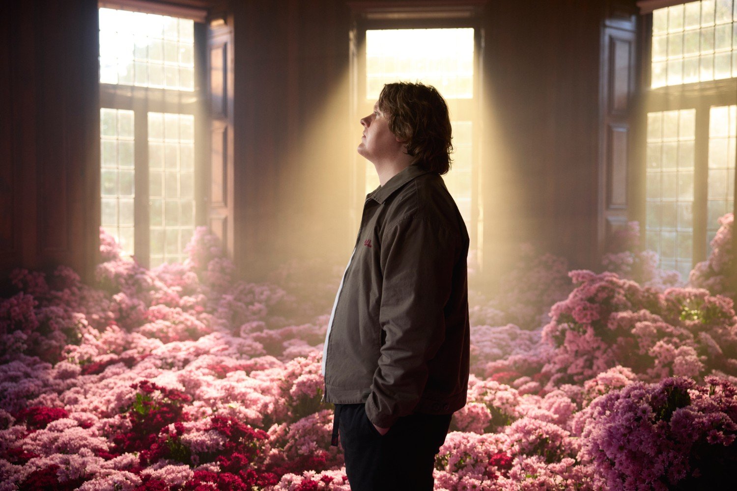 «The Day That I Die»: Ο Lewis Capaldi αγγίζει το ανθρώπινο πρόσωπο του πόνου με το πιο προσωπικό τραγούδι του