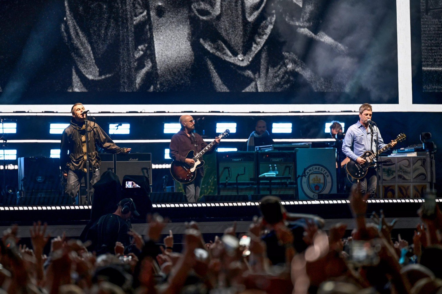 Oasis: Σχεδιάζουν 12 συναυλίες – επιστροφή στην πατρίδα τους για την περιοδεία του 2027