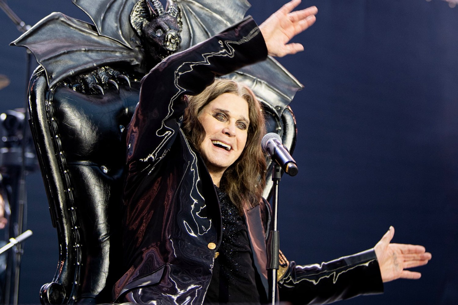 Ozzy Osbourne: Σε μουσείο ο θρόνος με τη νυχτερίδα από την τελευταία συναυλία του Ozzy Osbourne: Σε μουσείο ο θρόνος με τη νυχτερίδα από την τελευταία συναυλία του