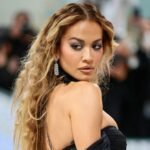 Η Rita Ora αλλάζει και γιορτάζει τη σεξουαλικότητά της χωρίς φραγμούς