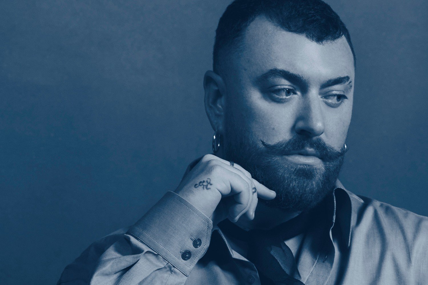 Sam Smith: Η μετακόμιση στη Νέα Υόρκη για τον έρωτα και η επιστροφή στον απόλυτο ρομαντισμό με το νέο άλμπουμ «Hazel Eyes»