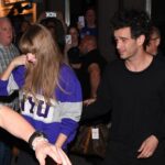 Η μητέρα του Matty Healy αφήνει αιχμές για την Taylor Swift: «Χαίρομαι που δεν έγινα πεθερά της»