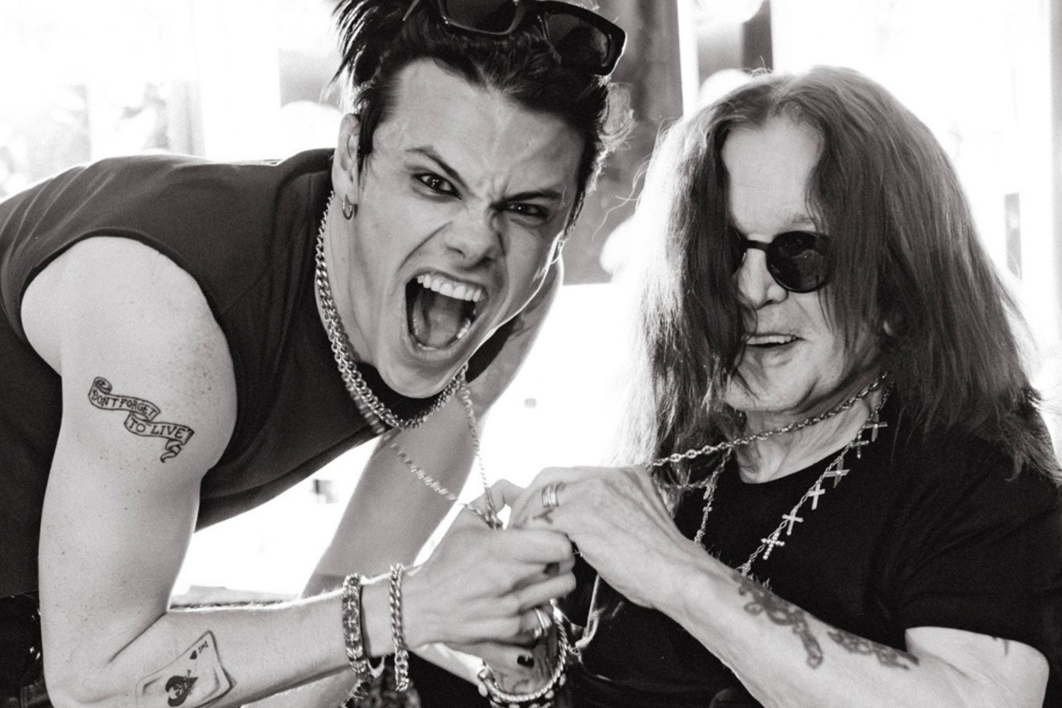 YUNGBLUD: Ξέσπασε σε δάκρυα στη σκηνή για τον Ozzy Osbourne – Ο συγκινητικός φόρος τιμής στο Μπέρμιγχαμ