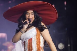 Η Cardi B ετοιμάζει το τρίτο της άλμπουμ: «Δεν παίζω καθόλου»