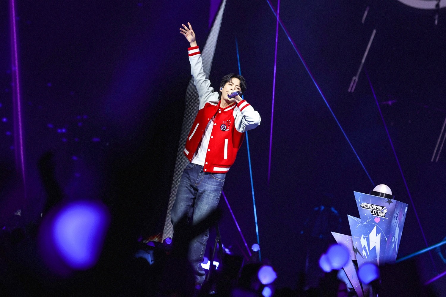 Ο Jin των BTS μαγεύει το Λονδίνο: Ένας K-pop ήρωας σε αποστολή συγκίνησης και διασκέδασης