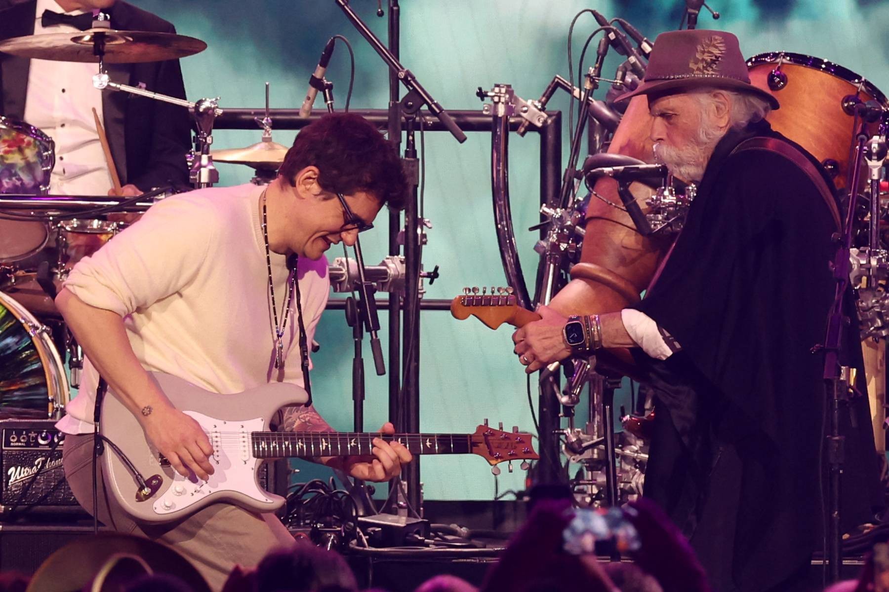 «Θα σε συναντήσω μέσα στη μουσική»: Ο John Mayer αποχαιρετά τον μέντορά του Bob Weir