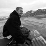 «Speed Demon»: Ο Justin Bieber χτίζει τον δρόμο για το Coachella 2026 με ένα video γεμάτο συμβολισμούς