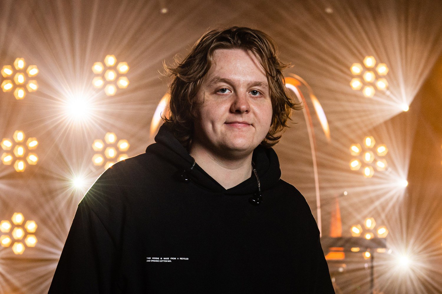 Ο Lewis Capaldi κέρασε ολόκληρη παμπ γεμάτη Άγγλους φιλάθλους μετά τη νίκη επί του Μεξικού Ο Lewis Capaldi κέρασε ολόκληρη παμπ γεμάτη Άγγλους φιλάθλους μετά τη νίκη επί του Μεξικού