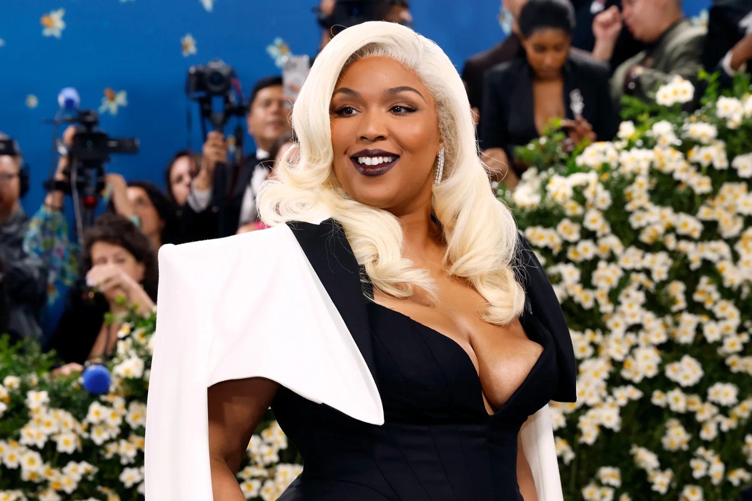 Lizzo: «Βαθιά προσβεβλημένη» από τη δημόσια διαπόμπευση των γυναικείων σωμάτων τη δεκαετία του ’90