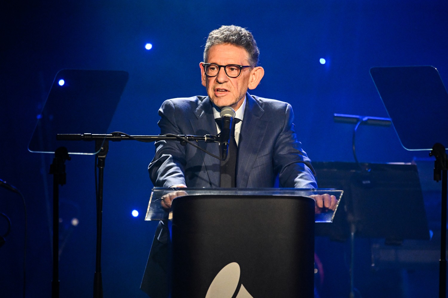 «Γελοίο και παράλογο»: Ο CEO της Universal Music, Lucian Grainge, απαντά στις απαιτήσεις του Drake για τα email του