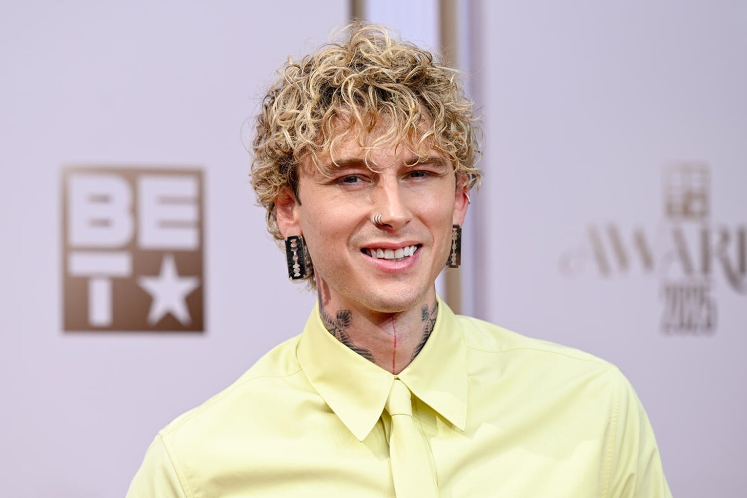 Machine Gun Kelly: Οι αποκαλύψεις για το κέντρο απεξάρτησης, τον χωρισμό με την Megan Fox και το «Lost Americana»