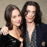 Ο Conan Gray μιλά για τη φιλία του με την Olivia Rodrigo: «Είναι ακριβώς όπως την αγαπάει ο κόσμος»