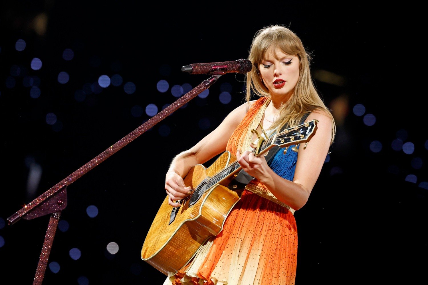 Taylor Swift: Φουντώνουν οι φήμες για τη συμμετοχή της στο «Toy Story 5» – Τι απαντούν οι δημιουργοί της ταινίας στις viral θεωρίες