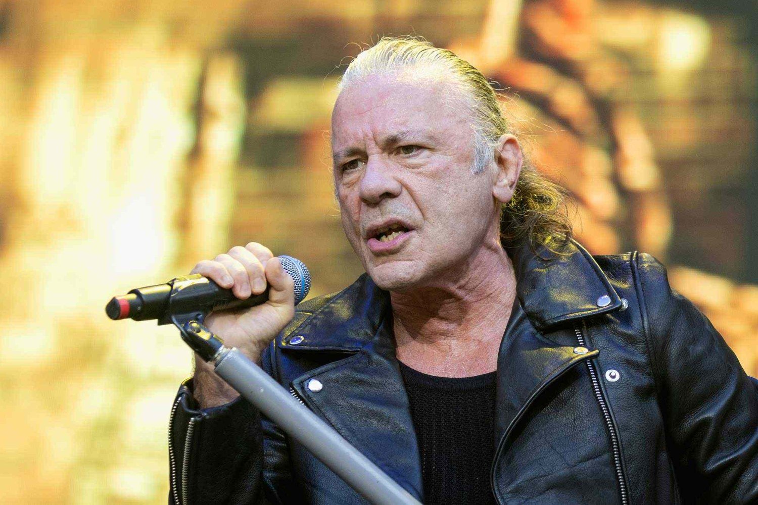 Bruce Dickinson: «Κάποιοι rock stars πρέπει να αποσυρθούν – Δεν είναι θρύλοι»