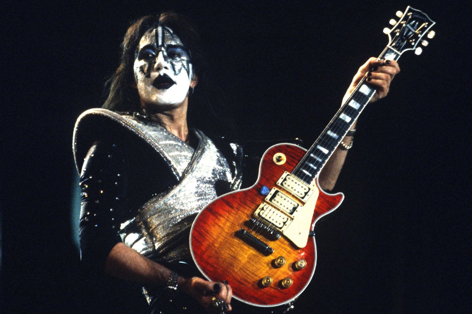 KISS: Η θρυλική κιθάρα «Smoker» του Ace Frehley βγαίνει σε δημοπρασία μετά τον θάνατό του