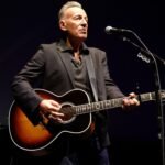 Ο Bruce Springsteen μετέτρεψε τον επικήδειο του Clive Davis σε γιορτή για τη ζωή του