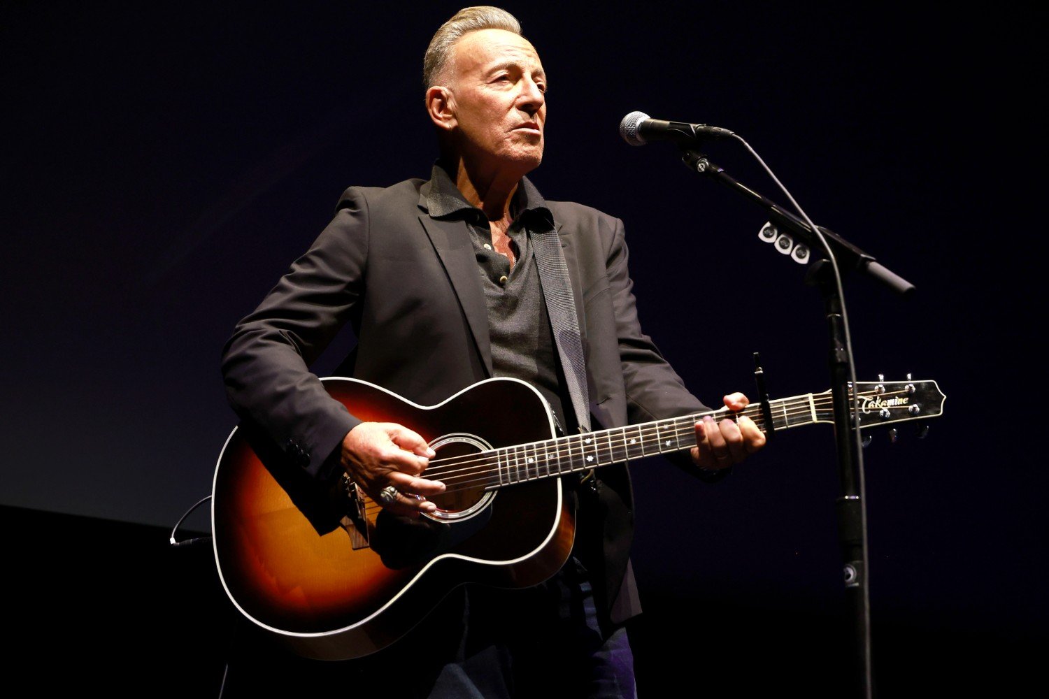 Bruce Springsteen: «Αμερικανική ντροπή» το ταμείο 1,8 δισ. δολαρίων του Donald Trump για τους εισβολείς στο Καπιτώλιο Bruce Springsteen: «Αμερικανική ντροπή» το ταμείο 1,8 δισ. δολαρίων του Donald Trump για τους εισβολείς στο Καπιτώλιο