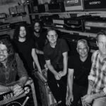 Foo Fighters: Το νέο live EP «Are Playing Where??? Vol. II» μετατρέπει έξι μυστικές εμφανίσεις σε πράξη αλληλεγγύης