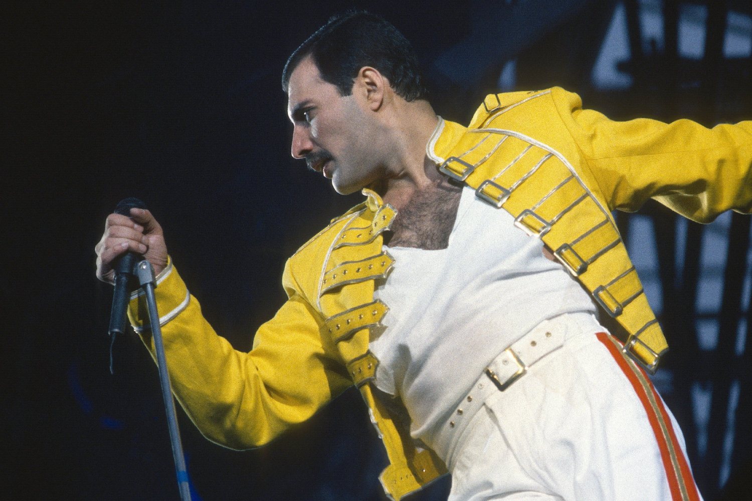 Queen: Το χρυσό μικρόφωνο του Freddie Mercury και οι άγνωστες ιστορίες ενός ανθρώπου που έζησε τον μύθο από τα παρασκήνια