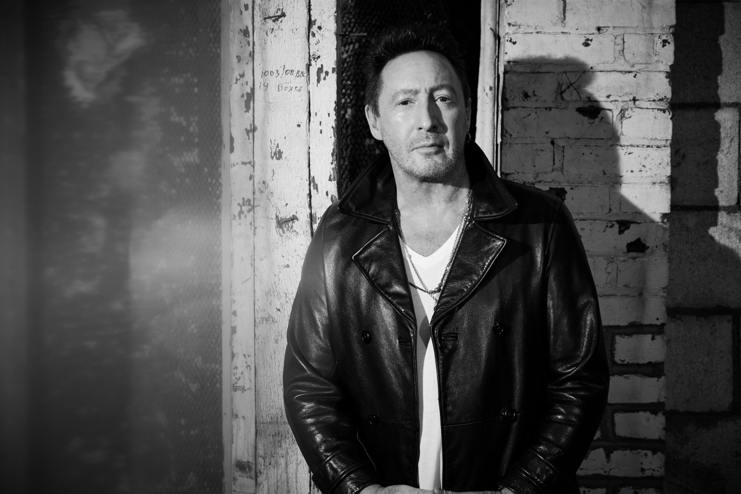 Julian Lennon: Ο γιος του John Lennon κρατά ζωντανή τη δύναμη της αγάπης με το «I Hope»