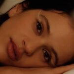 «Berghain»: Η Rosalía συναντά Björk και Yves Tumor σε μία καλειδοσκοπική τελετουργία ήχου και συναισθήματος