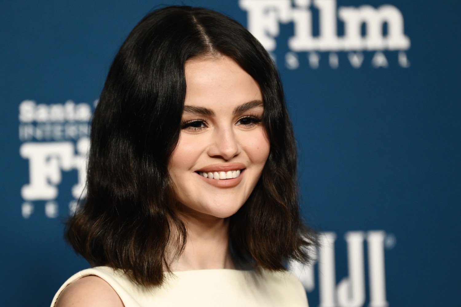Selena Gomez: «House Tour» στα παρασκήνια του «Only Murders In The Building» στο Λονδίνο υπό τους ήχους της Sabrina Carpenter Selena Gomez: «House Tour» στα παρασκήνια του «Only Murders In The Building» στο Λονδίνο υπό τους ήχους της Sabrina Carpenter
