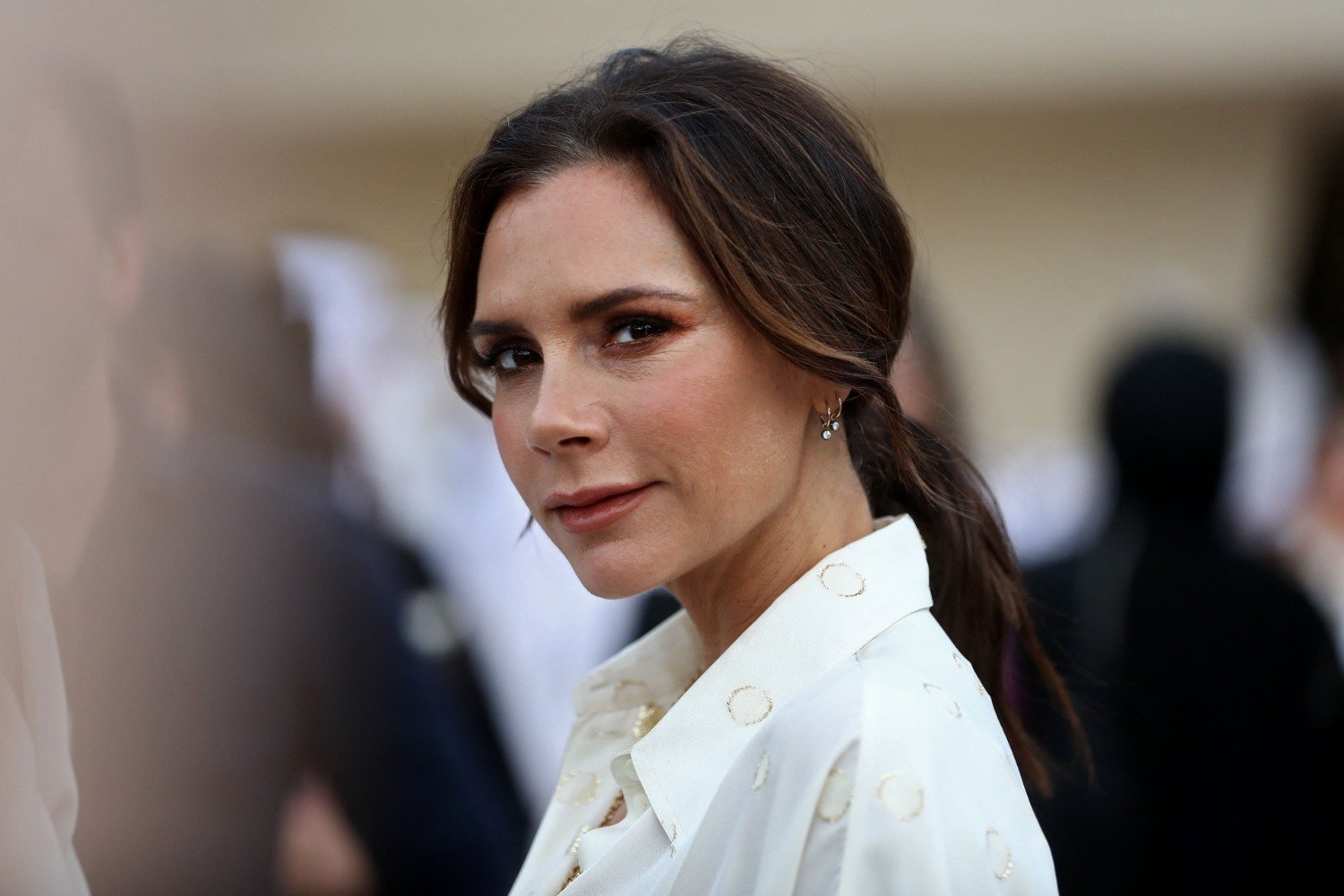 Η Victoria Beckham ξαναζεί τις ημέρες των Spice Girls: Τραγουδά το «Viva Forever» με τον γιο της Cruz Beckham