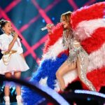 Η Jennifer Lopez δακρύζει για την εμφάνισή της με την κόρη της στο Super Bowl: «Από τις καλύτερες στιγμές της ζωής μου»