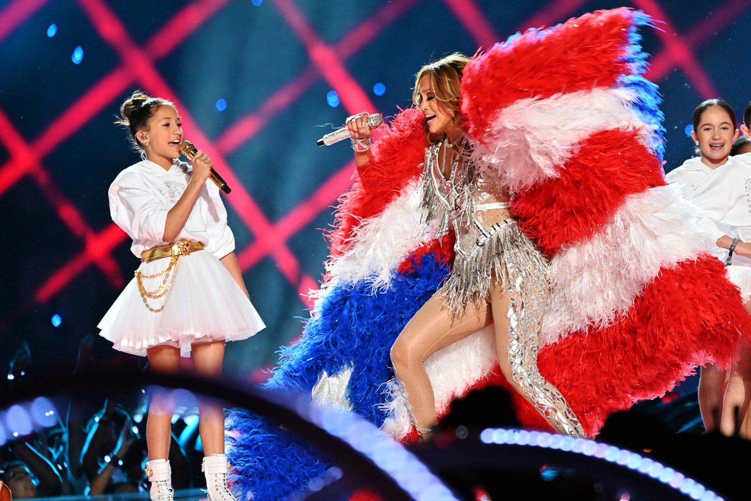 Η Jennifer Lopez δακρύζει για την εμφάνισή της με την κόρη της στο Super Bowl: «Από τις καλύτερες στιγμές της ζωής μου»