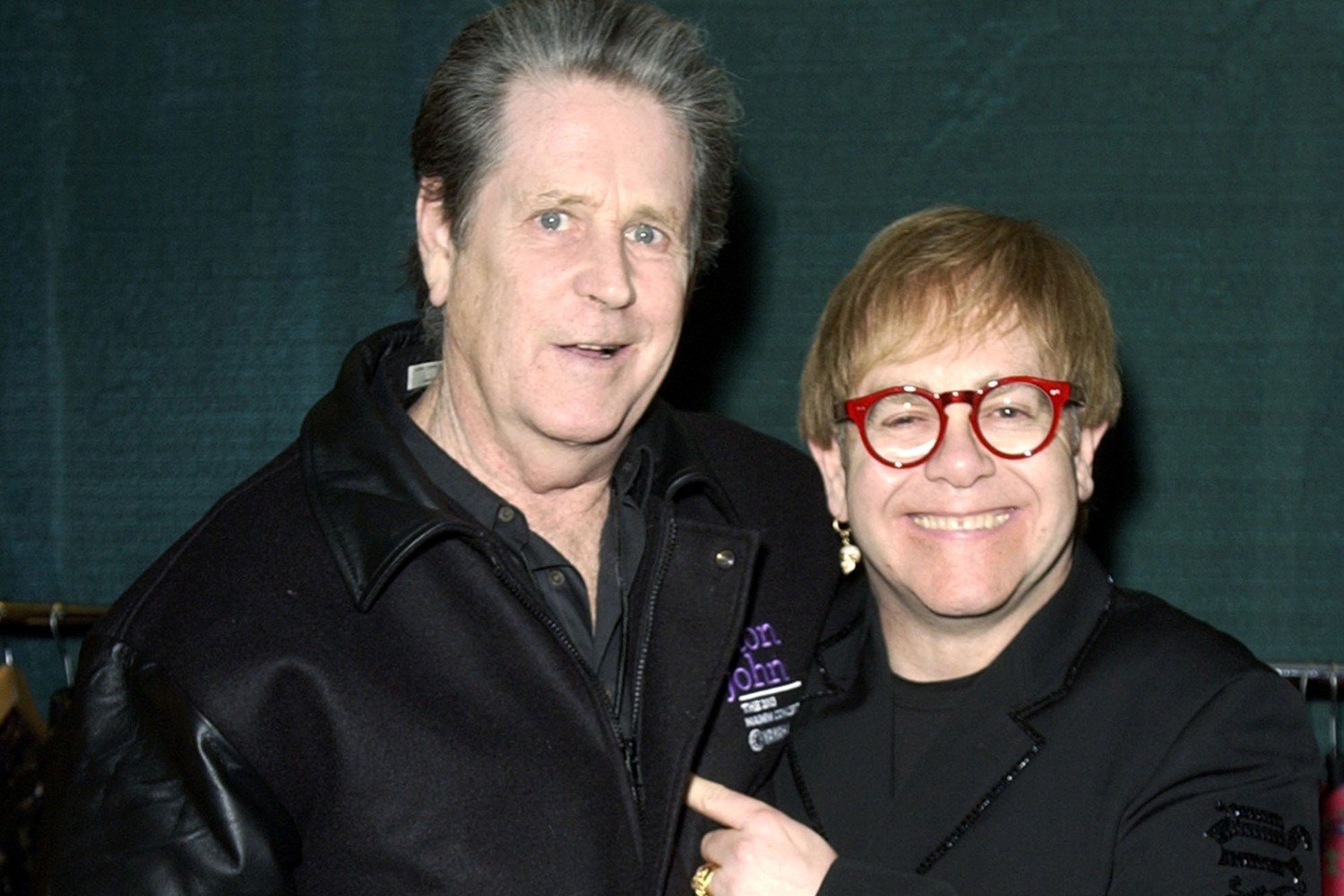 Elton John: Ο συγκινητικός φόρος τιμής στον Brian Wilson των Beach Boys στο Rock and Roll Hall of Fame