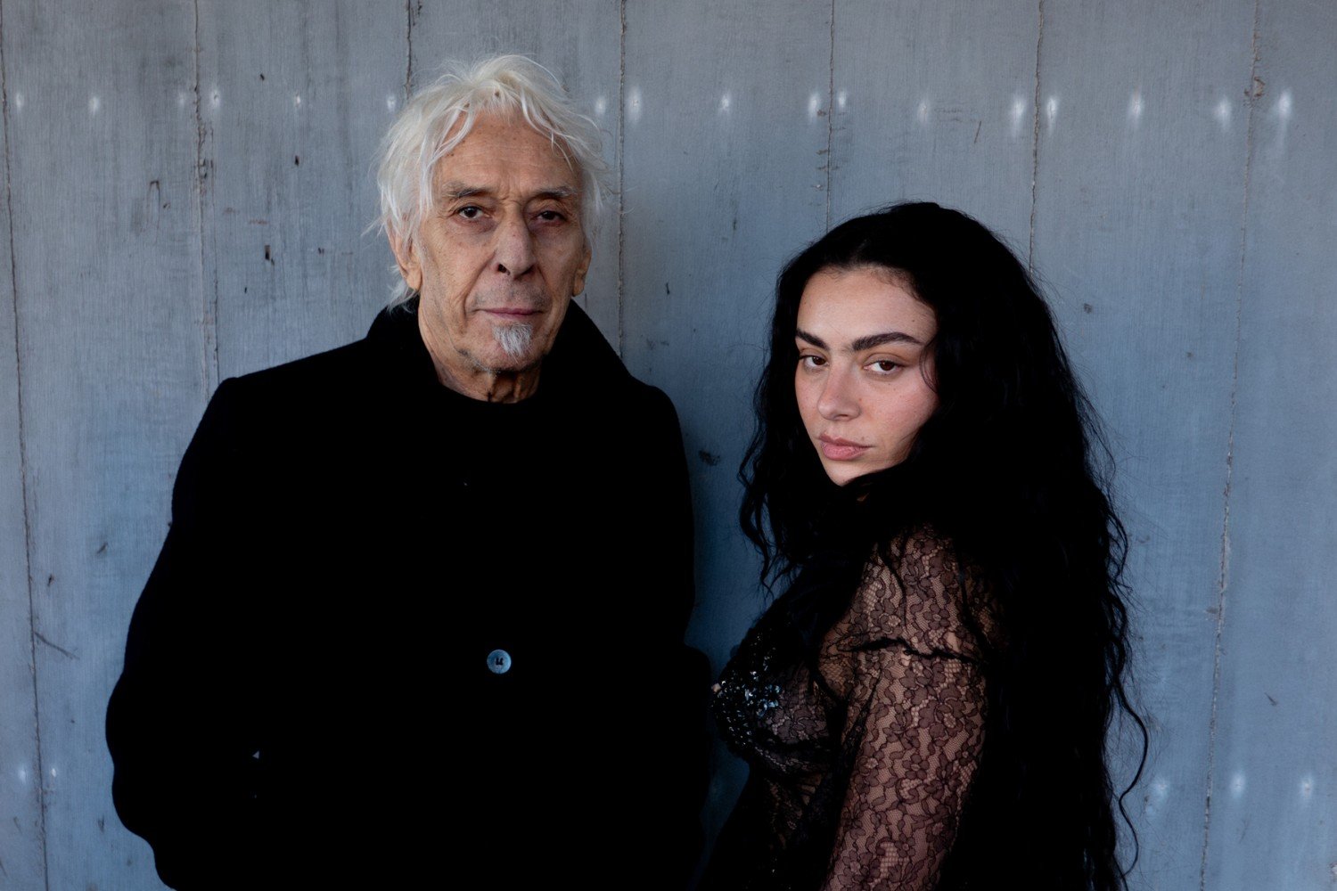 John Cale: Η ανάγκη να ανακαλύψει «το επόμενο επίπεδο» στη συνεργασία του με την Charli XCX