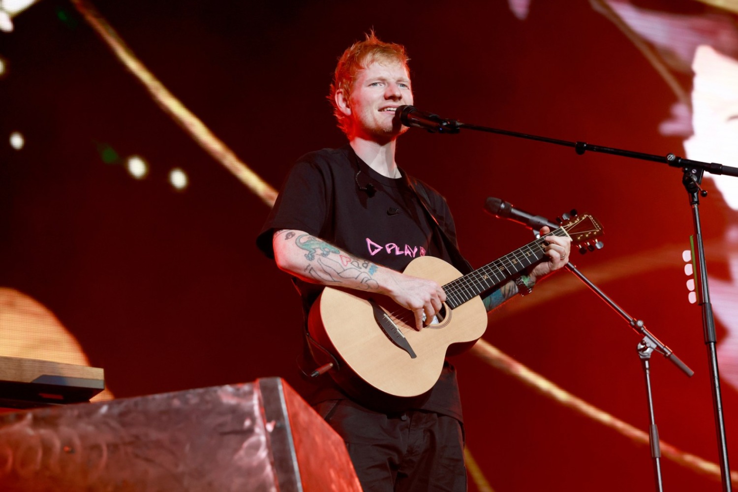 Ed Sheeran: Αποχώρησαν όλοι οι καλλιτέχνες από την περιοδεία του μετά την απομάκρυνση του Macklemore Ed Sheeran: Αποχώρησαν όλοι οι καλλιτέχνες από την περιοδεία του μετά την απομάκρυνση του Macklemore