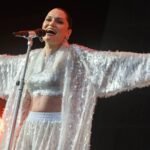 Jessie J: Λύγισε στη σκηνή τραγουδώντας για την απώλεια της εγκυμοσύνης της – «Λυπάμαι που δεν γνωριστήκαμε ποτέ»