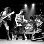 KISS: Το «KISS Destroys Anaheim ’76» γράφει ιστορία στα charts