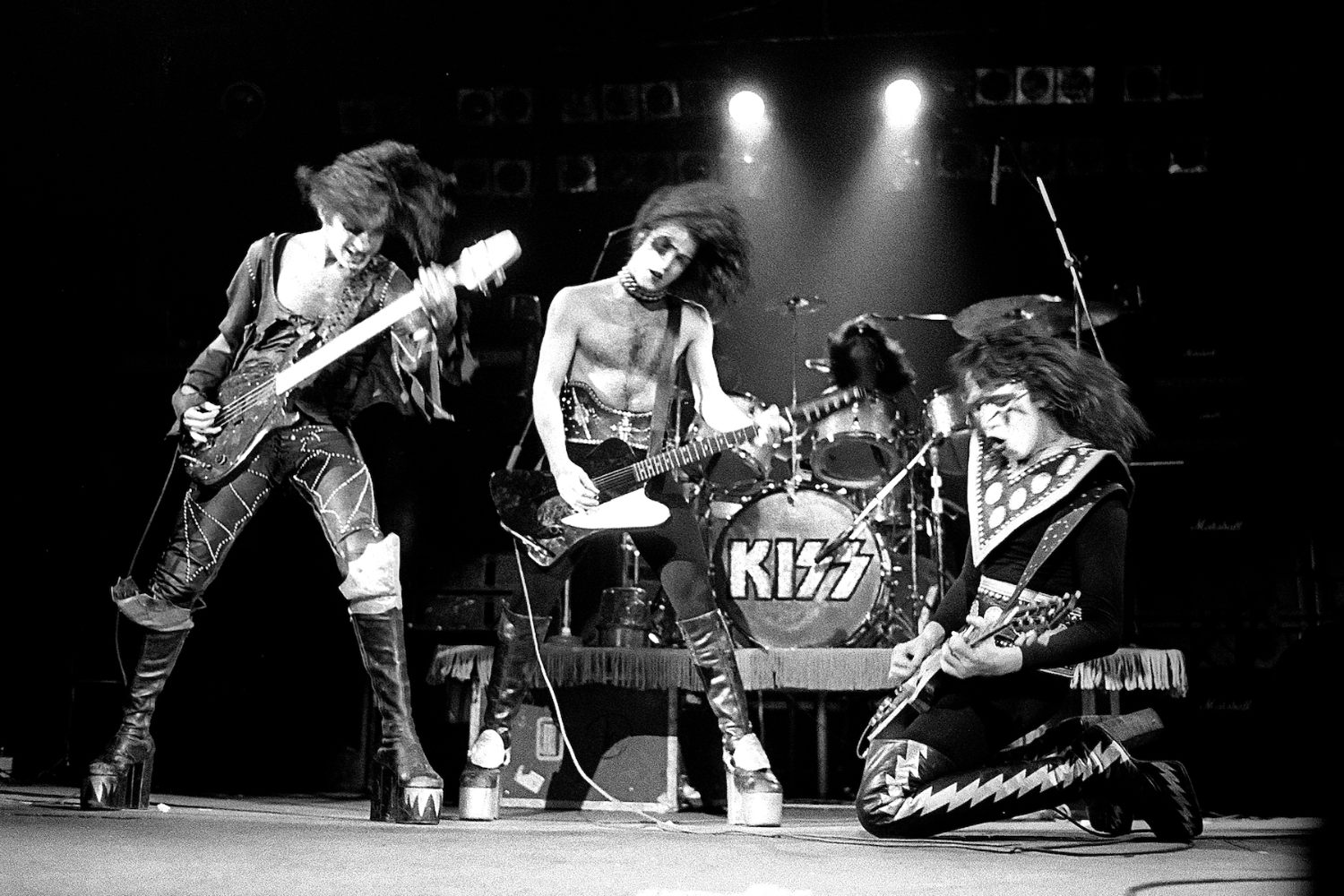 KISS: Το «KISS Destroys Anaheim ’76» γράφει ιστορία στα charts