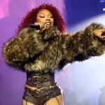 Megan Thee Stallion: Η απρόσμενη συνεργασία με τους Nickelback και το ιστορικό ντεμπούτο στο Broadway