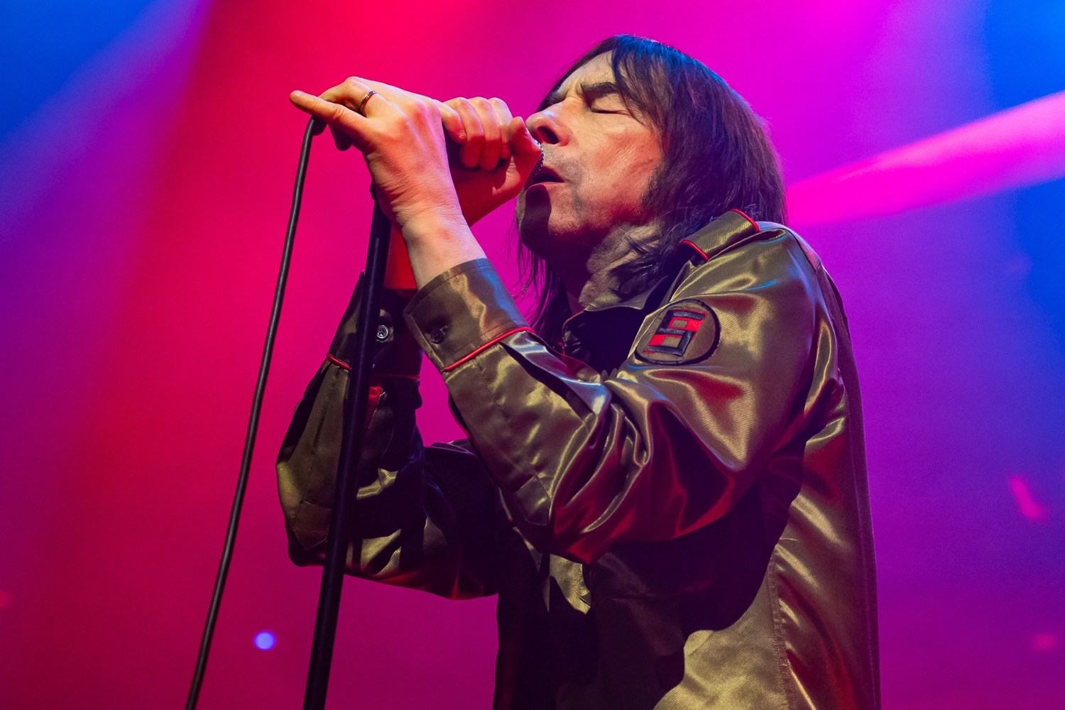 Primal Scream: Αντιδράσεις για τη σβάστικα μέσα στο Άστρο του Δαβίδ σε συναυλία τους