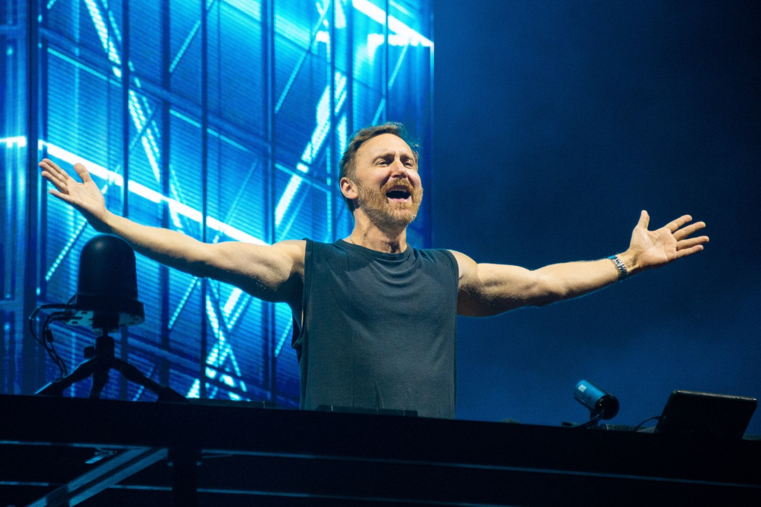 Ο David Guetta σπάει ένα ανεπανάληπτο ρεκόρ στα charts – Μία καριέρα γεμάτη επιτυχίες