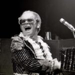 «Step Into Christmas»: Πώς ο Elton John έγραψε τον απόλυτο ύμνο των γιορτών μέσα σε μία μόλις μέρα