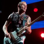Flea: Το πρώτο σόλο βήμα του μπασίστα των Red Hot Chili Peppers είναι μία τζαζ προσευχή για αγάπη
